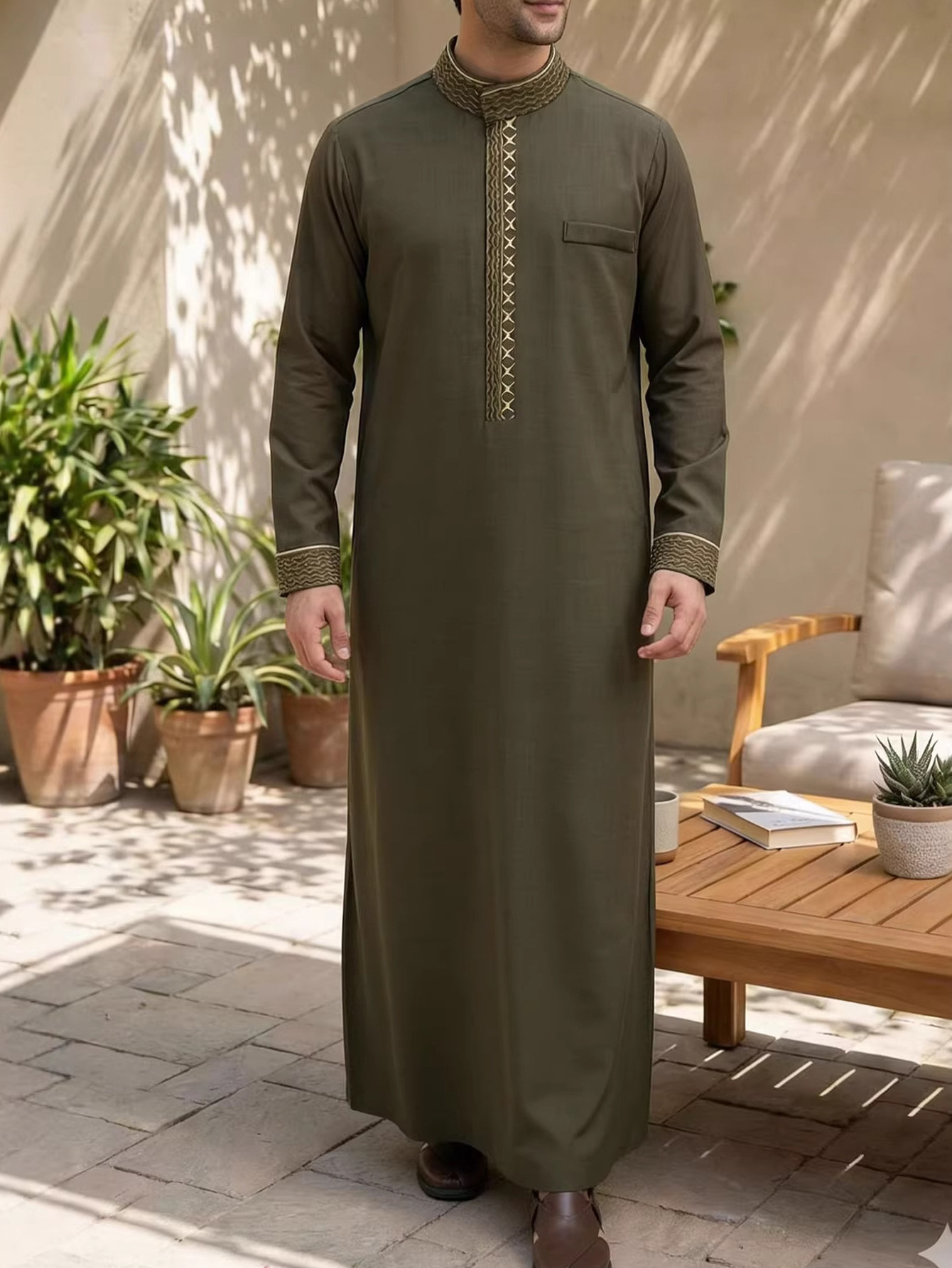 Elegant Loose-fitting Middle Eastern Mens Clothing With A Mandarin Collar