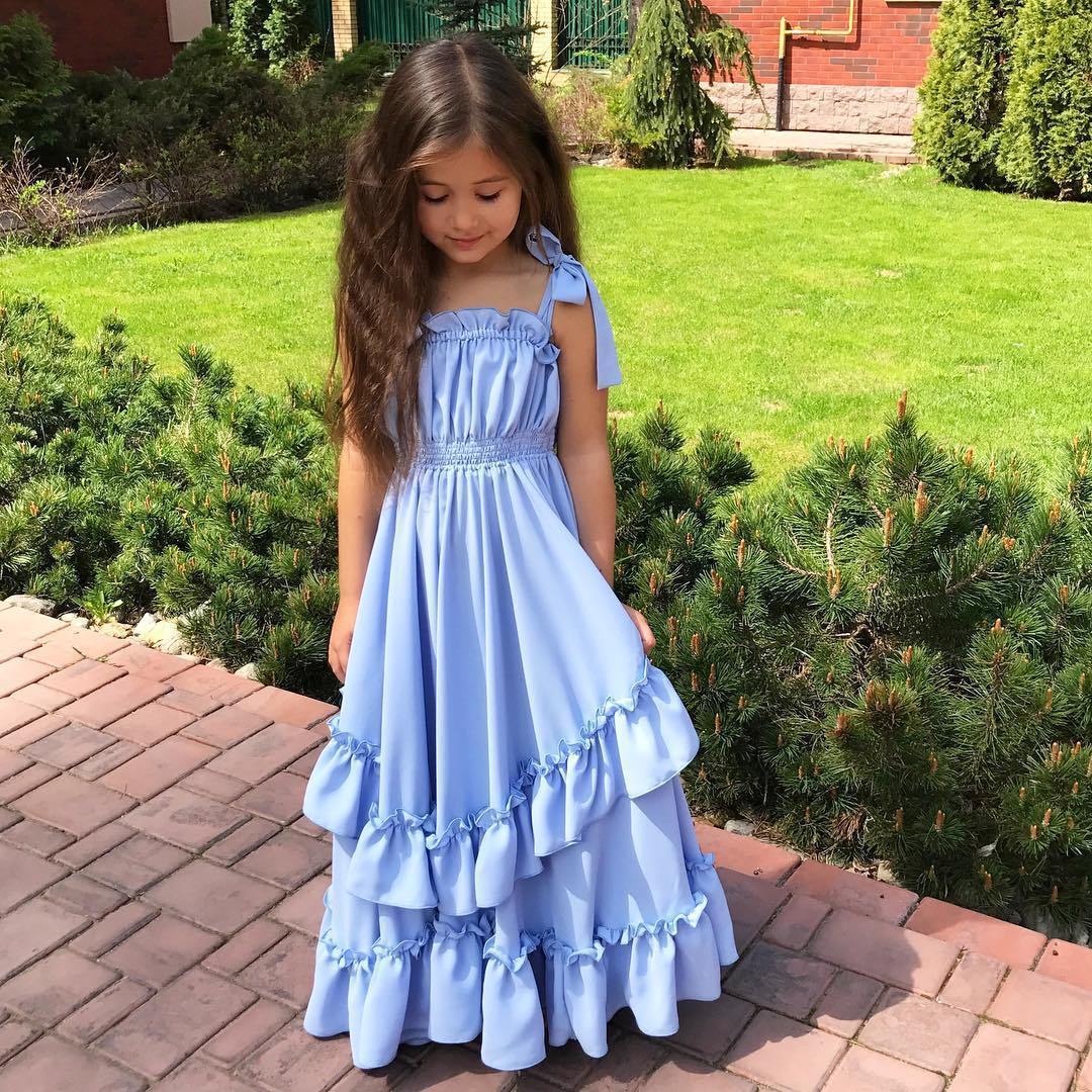 Solid color sleeveless dress