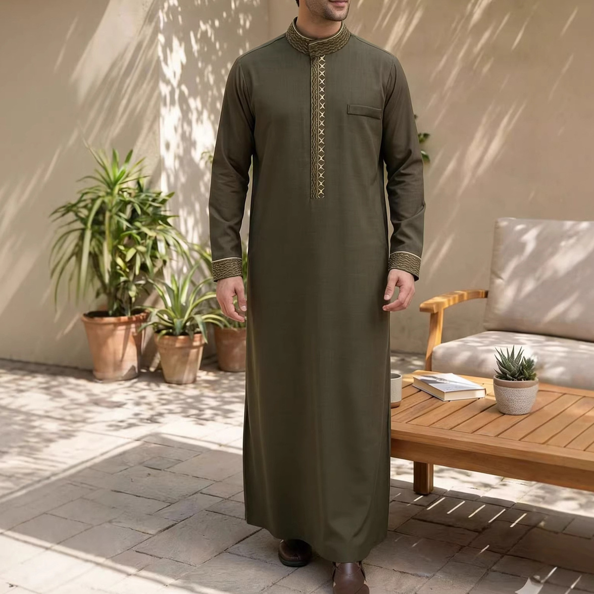 Elegant Loose-fitting Middle Eastern Mens Clothing With A Mandarin Collar