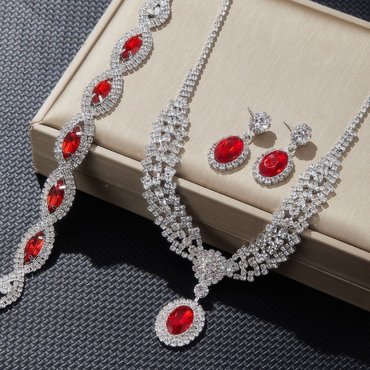New European And American Style Elegant Luxury Sapphire Necklace Set Of Four Pieces