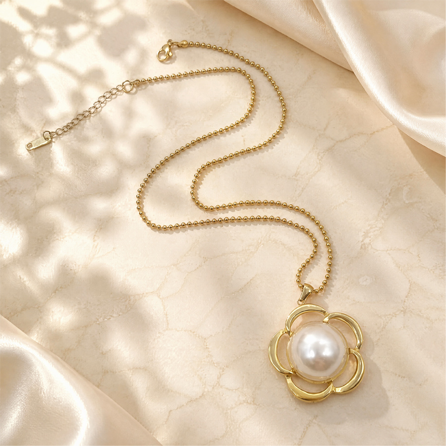 Gold Plated Stainless Steel Flower Pearl Pendant Necklace for Women, Hollow Floral Faux Pearl Beaded Chain Necklace, Elegant Wedding Party Statement Jewelry Gift