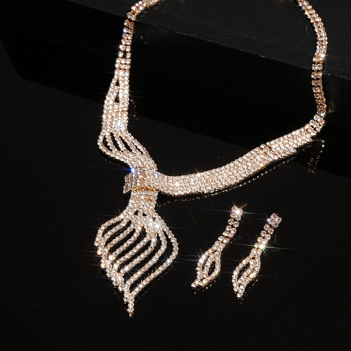 High-grade Clavicle Chain Fashion Grandeur Personality Jewelry Suit
