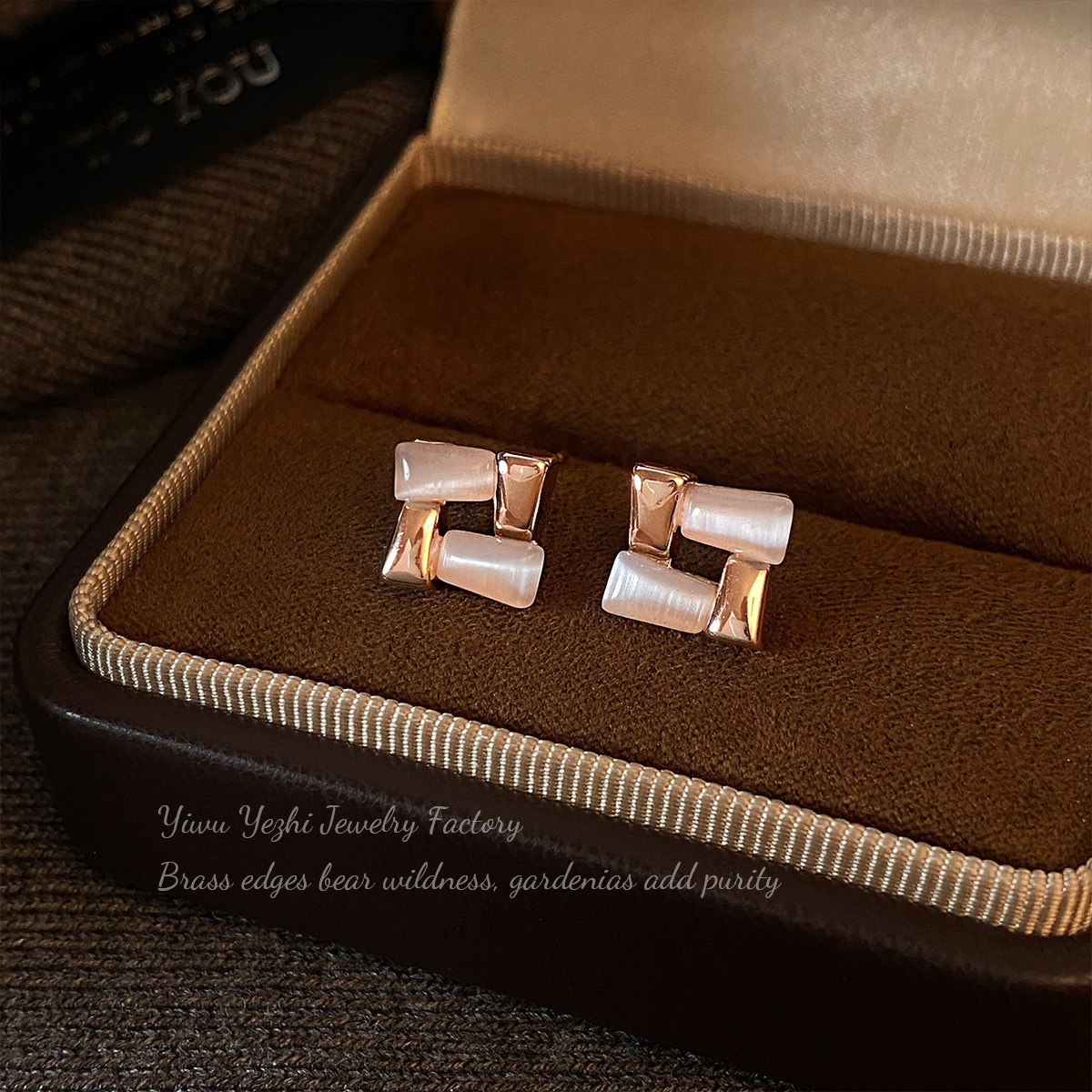 Rose Gold Geometric Patchwork Pink Mother-of-pearl Earrings, Simple And Elegant, Suitable For Everyday Wear And Commuting, A Stylish Accessory For Women